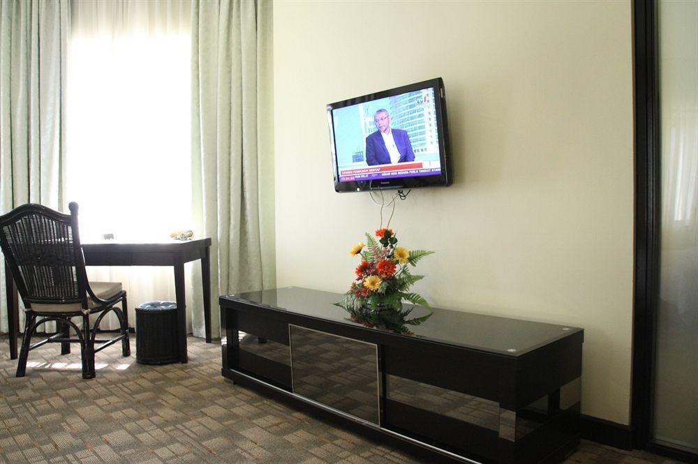 OYO 89693 Perkasa Hotel Keningau Near Hospital Keningau Bagian luar foto