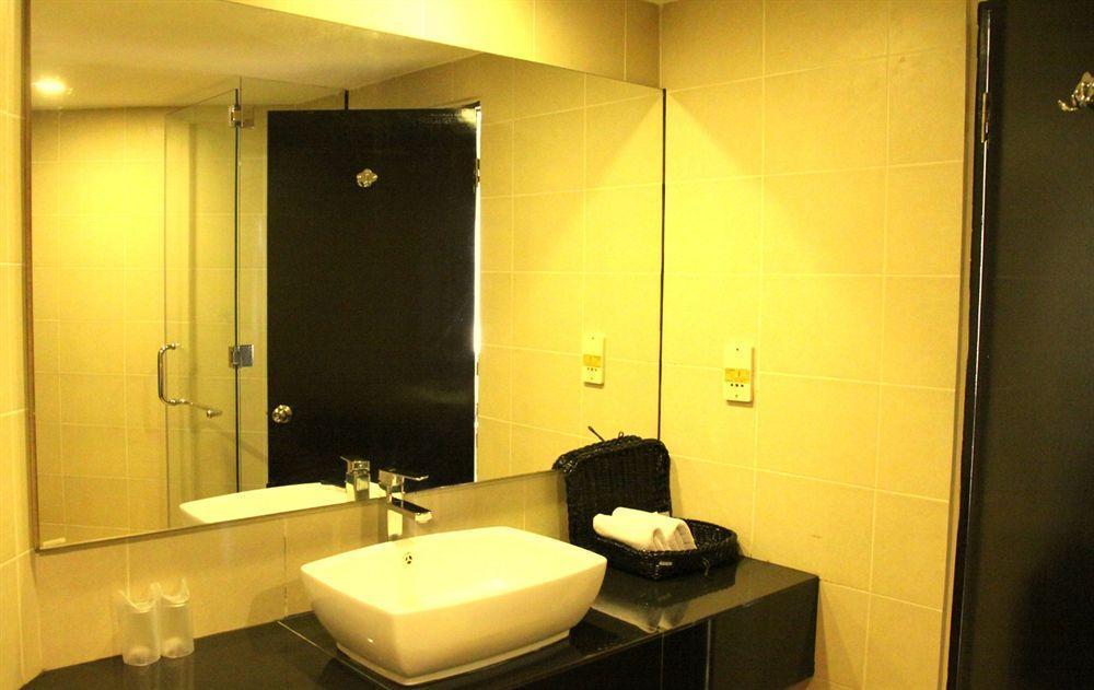 OYO 89693 Perkasa Hotel Keningau Near Hospital Keningau Bagian luar foto