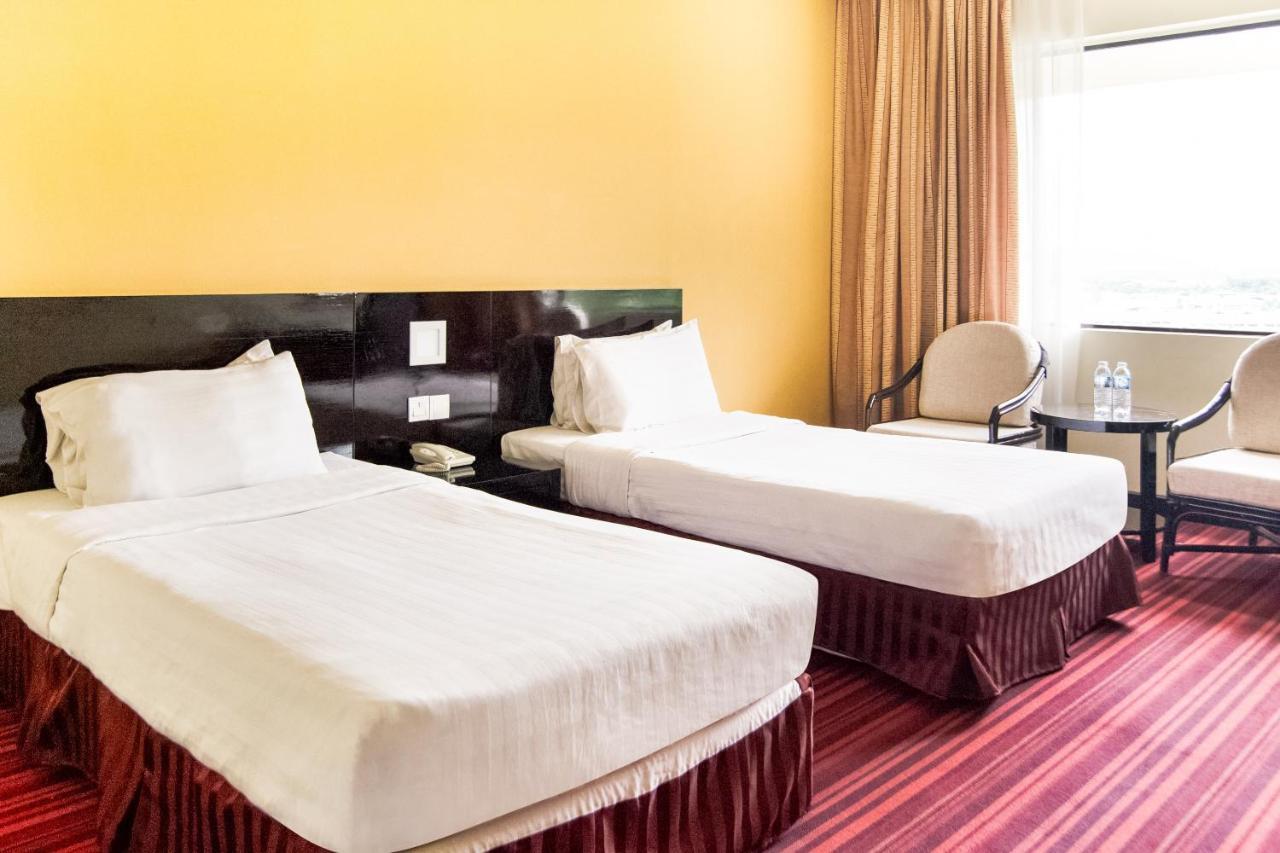 OYO 89693 Perkasa Hotel Keningau Near Hospital Keningau Bagian luar foto