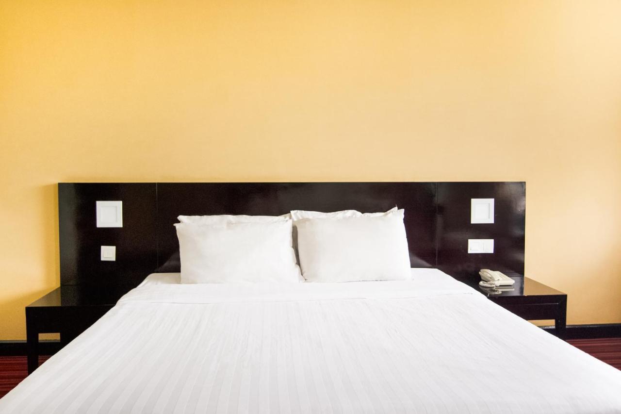 OYO 89693 Perkasa Hotel Keningau Near Hospital Keningau Bagian luar foto