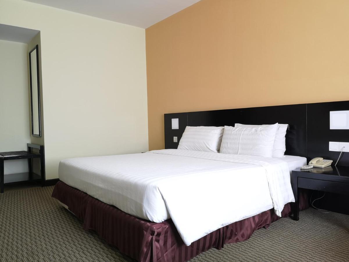 OYO 89693 Perkasa Hotel Keningau Near Hospital Keningau Bagian luar foto